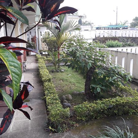 Hotel Ecologico Riverside Quevedo Exterior photo