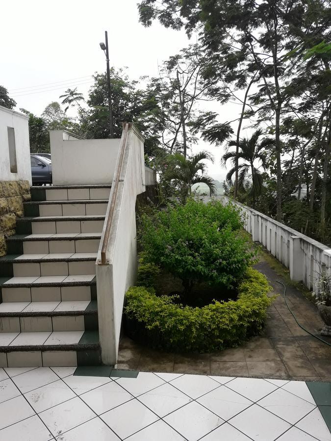 Hotel Ecologico Riverside Quevedo Exterior photo
